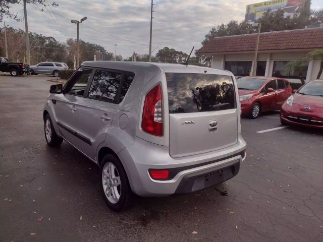 Year}} KIA SOUL WAGON SILVER MANUAL - Elite Automall LLC in Tavares,FL,28.81693, -81.72783