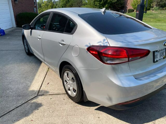 2017 Kia Forte - Image 6
