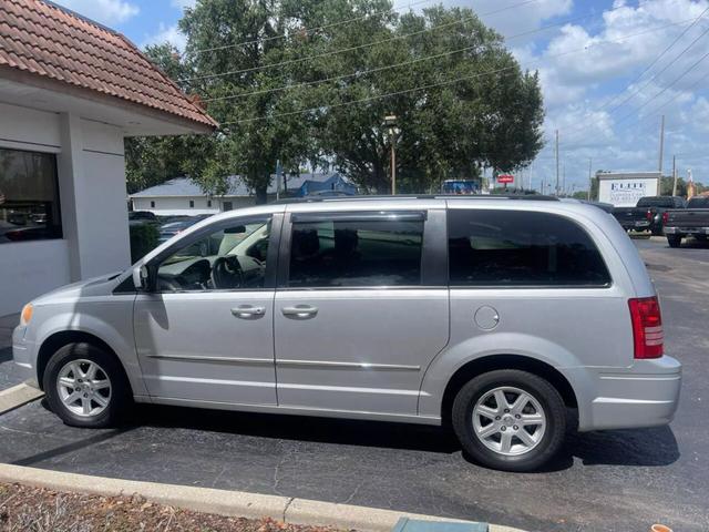 2010 CHRYSLER TOWN & COUNTRY PASSENGER SILVER AUTOMATIC - Elite Automall LLC in Tavares,FL,28.81693, -81.72783