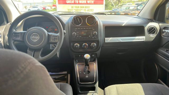 2017 Jeep Compass - Image 9