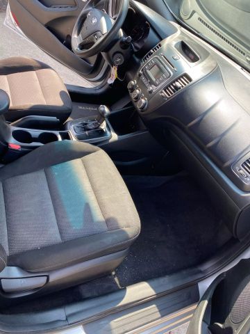 2017 Kia Forte - Image 10