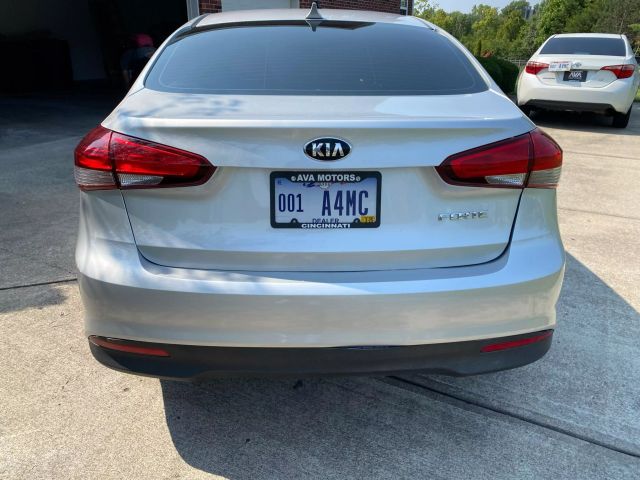 2017 Kia Forte - Image 5