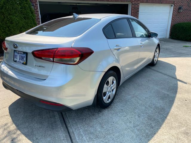 2017 Kia Forte - Image 4