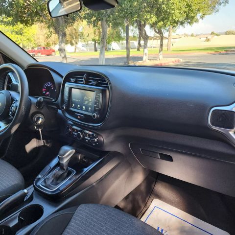2021 Kia Soul - Image 30