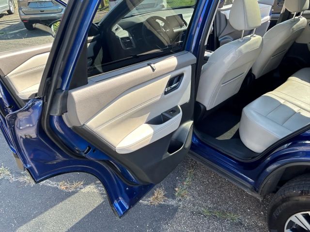 2021 Nissan Rogue - Image 17