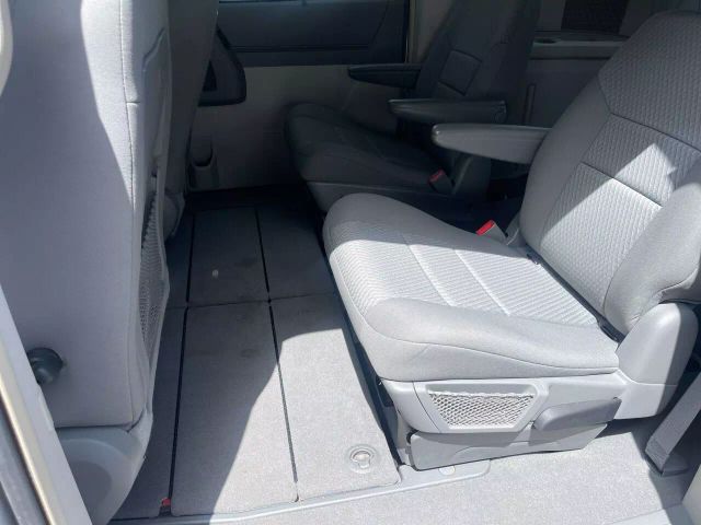 2010 CHRYSLER TOWN & COUNTRY PASSENGER SILVER AUTOMATIC - Elite Automall LLC in Tavares,FL,28.81693, -81.72783