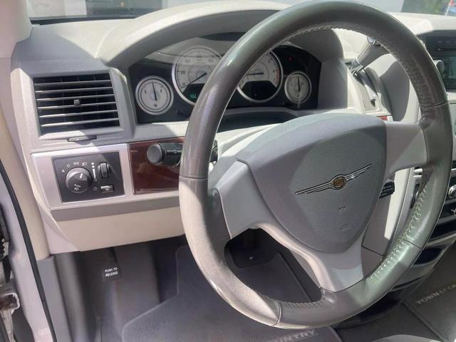 2010 CHRYSLER TOWN & COUNTRY PASSENGER SILVER AUTOMATIC - Elite Automall LLC in Tavares,FL,28.81693, -81.72783