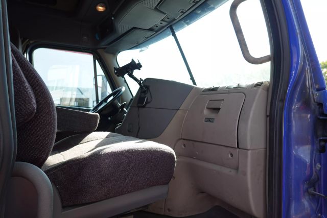 2014 Freightliner Cascadia - Image 9