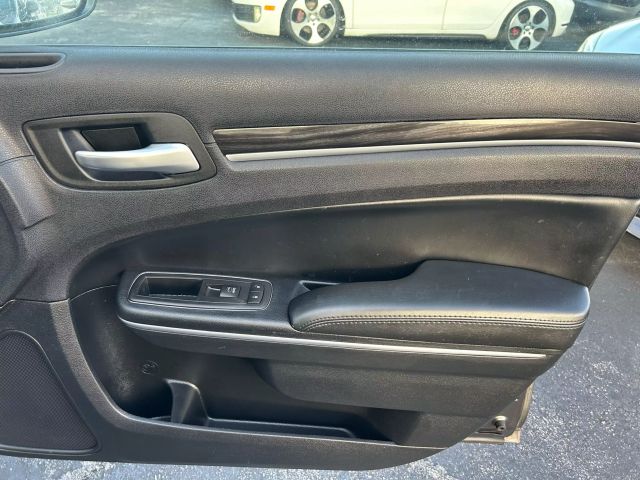 2015 Chrysler 300 300 Limited Sedan 4d - Image 31