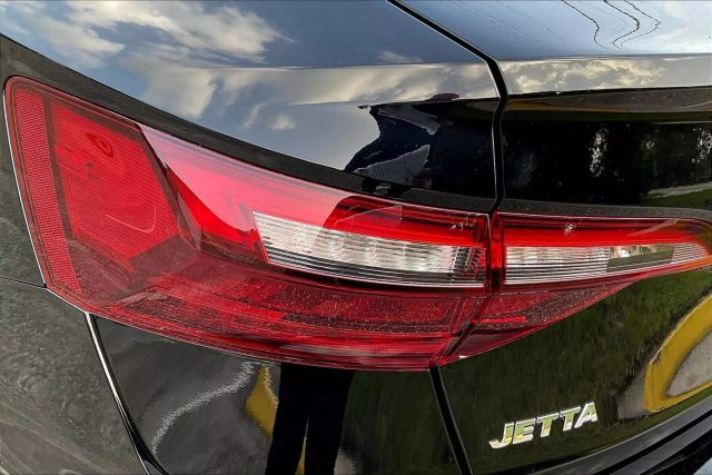 2021 Volkswagen Jetta - Image 27