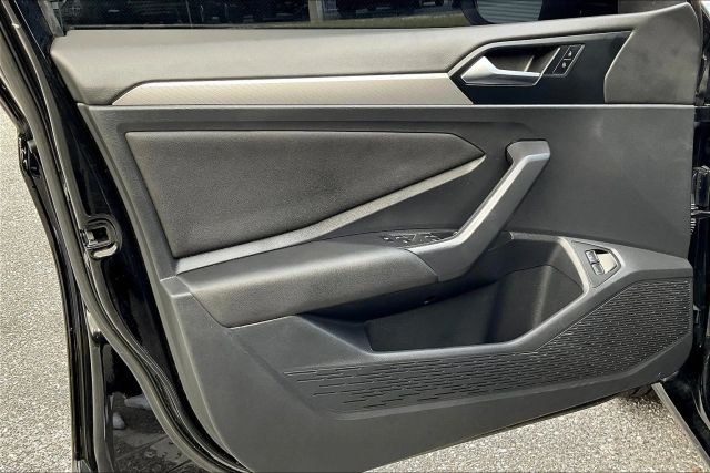 2021 Volkswagen Jetta - Image 24