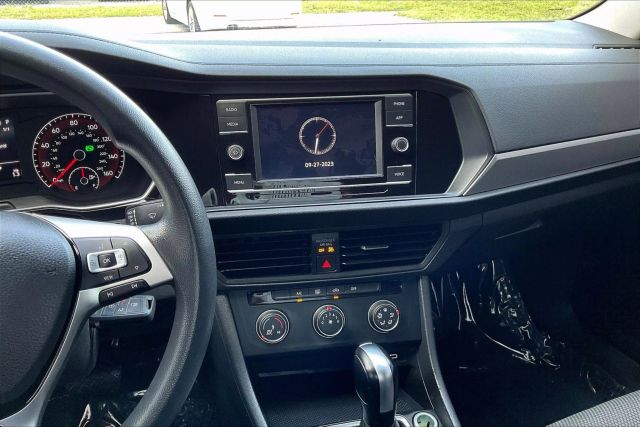2021 Volkswagen Jetta - Image 9