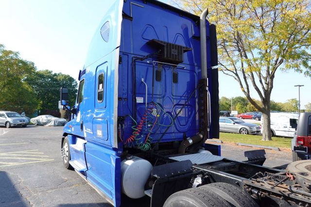2014 Freightliner Cascadia - Image 5