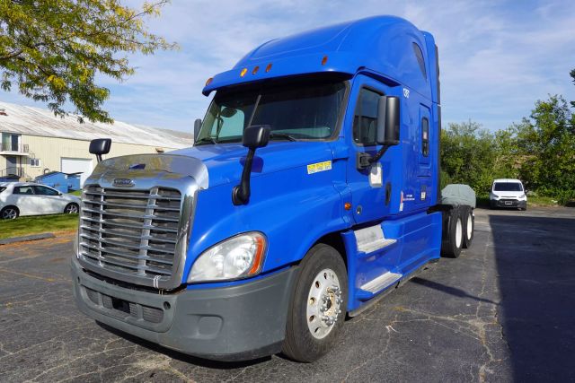2014 Freightliner Cascadia - Image 1