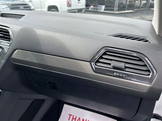 2018 Volkswagen Tiguan 2.0t Se Sport Utility 4d - Image 11