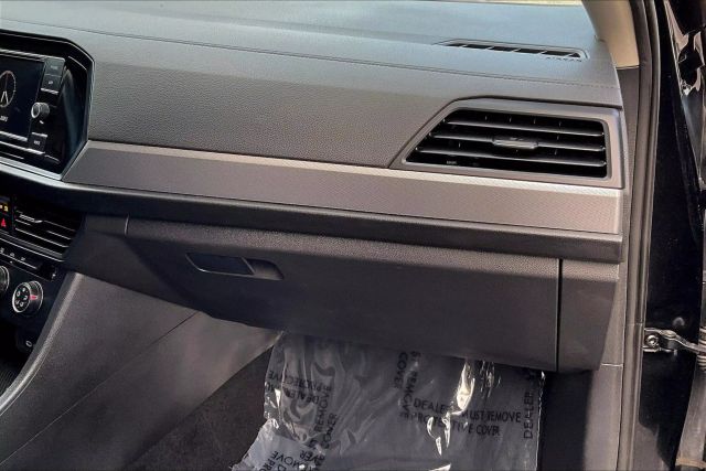2021 Volkswagen Jetta - Image 17