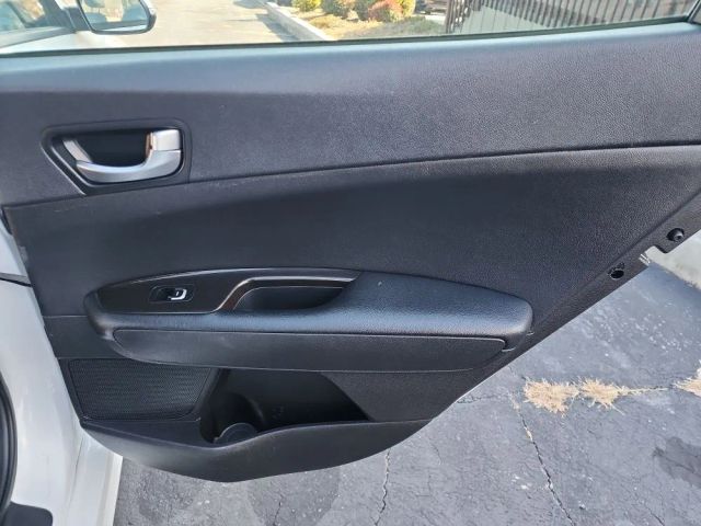 2019 Kia Optima - Image 16