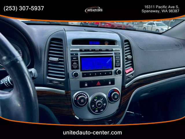 2012 Hyundai Santa Fe - Image 11