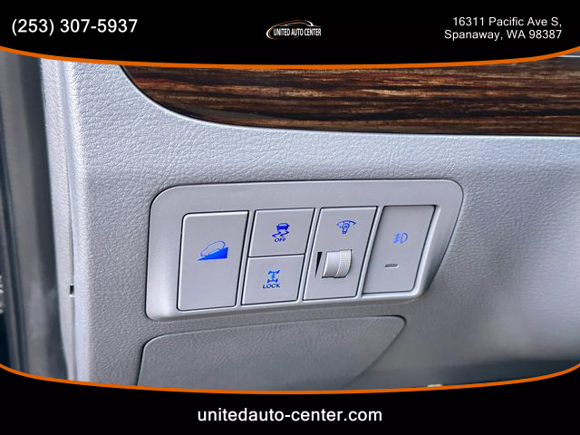2012 Hyundai Santa Fe - Image 13