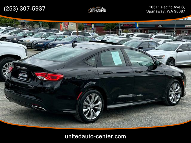 2015 Chrysler 200 - Image 4