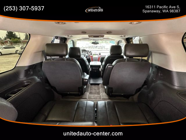 2010 Cadillac Escalade - Image 11