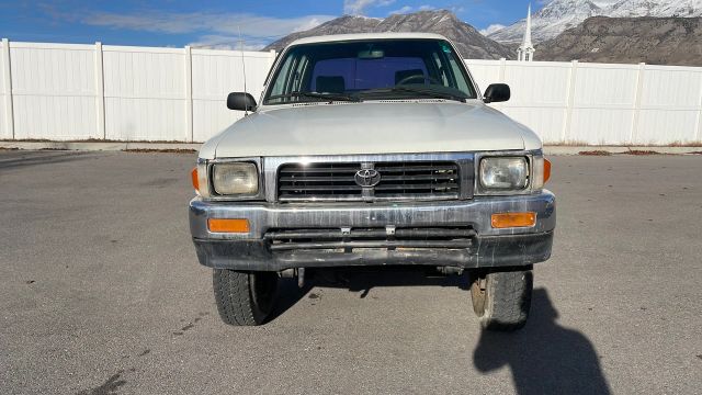 1995 Toyota Hilux - Image 3