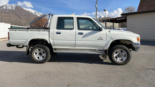 1995 Toyota Hilux - Image 5