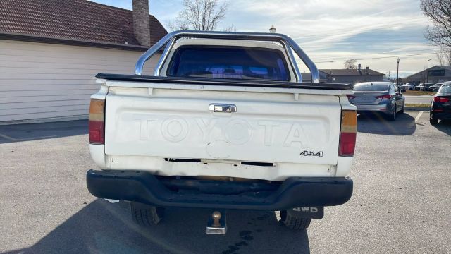 1995 Toyota Hilux - Image 7
