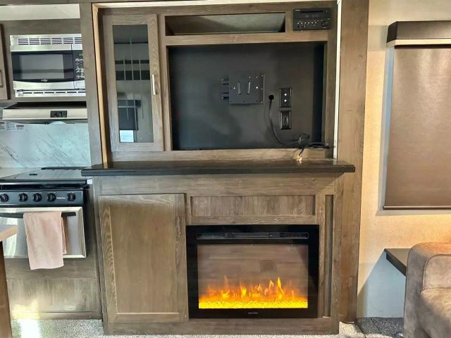 2018 Forest River Salem Hemisphere - Image 17
