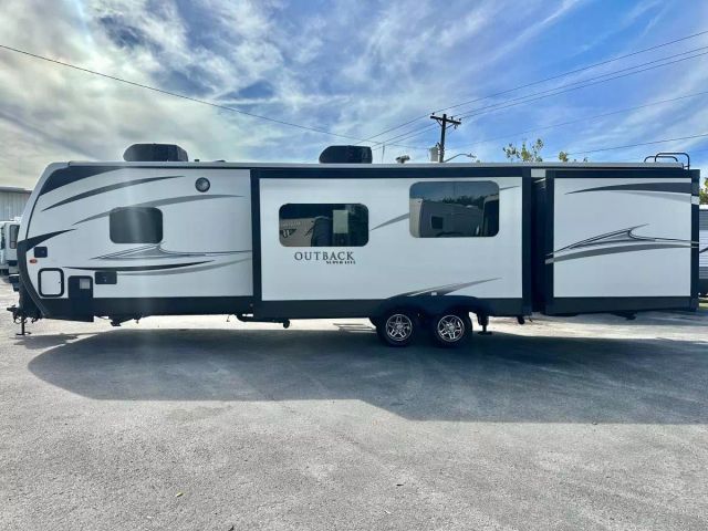 2017 Keystone Outback Supelite - Image 2