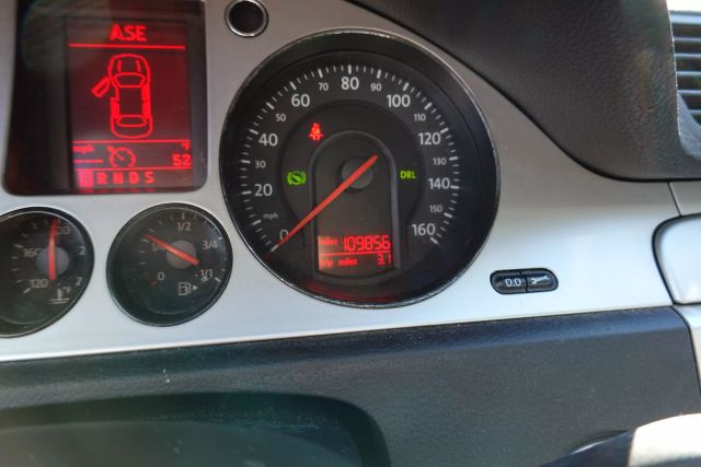2008 Volkswagen Passat - Image 10