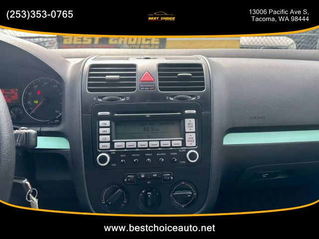2009 Volkswagen Rabbit - Image 12