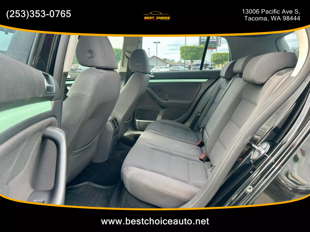 2009 Volkswagen Rabbit - Image 16