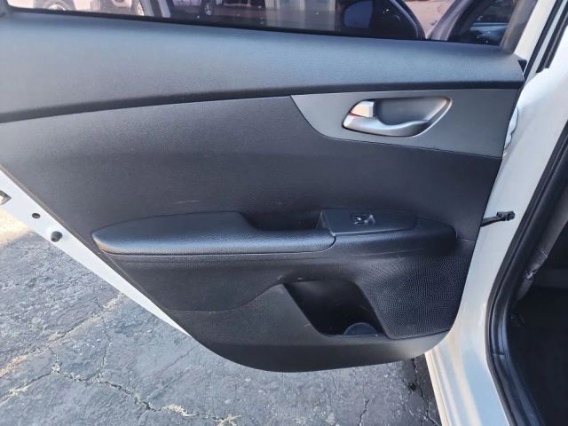 2019 Kia Forte - Image 20