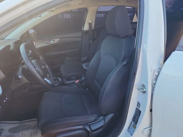 2019 Kia Forte - Image 12