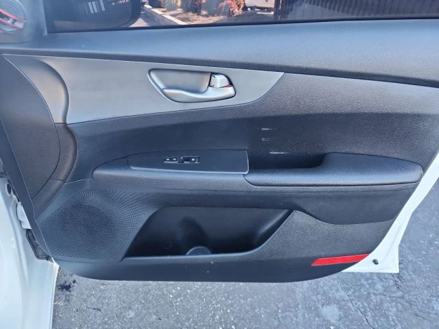 2019 Kia Forte - Image 13