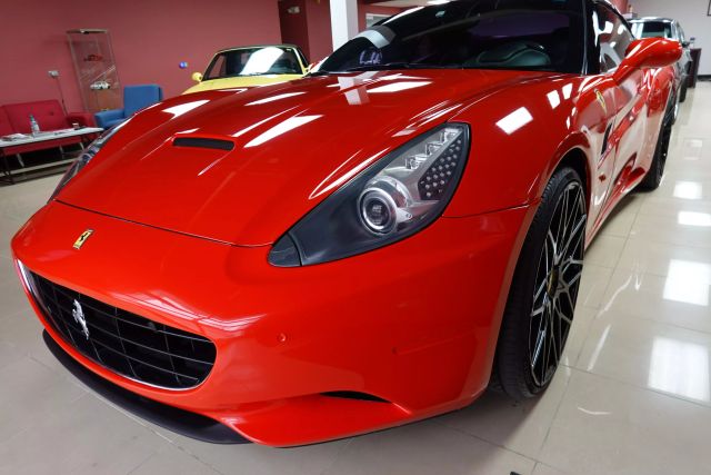 2014 Ferrari California - Image 1
