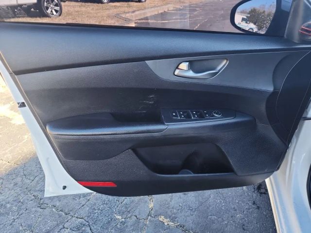 2019 Kia Forte - Image 9