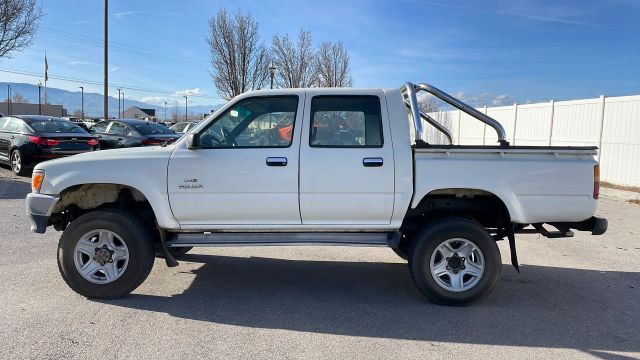 1995 Toyota Hilux - Image 10