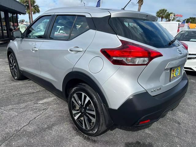 2019 Nissan Kicks Sv Sport Utility 4d - Image 4