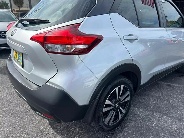 2019 Nissan Kicks Sv Sport Utility 4d - Image 9