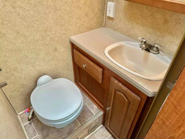 2010 Forest River Lexington - Image 29