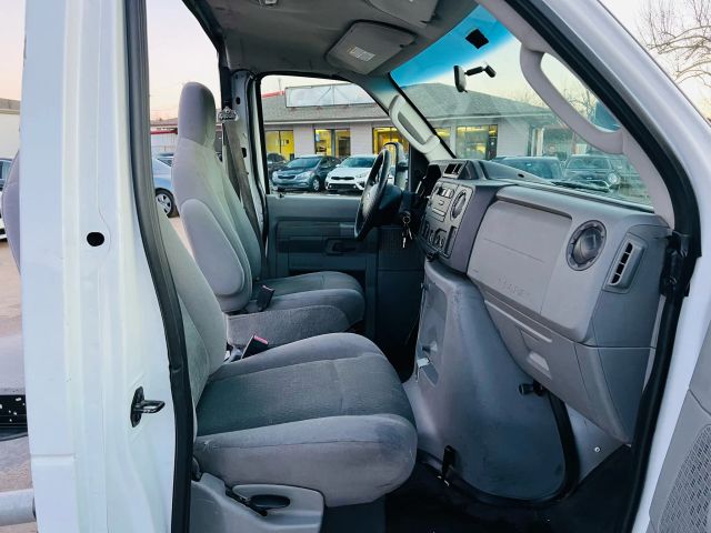 2009 Ford Econoline - Image 12
