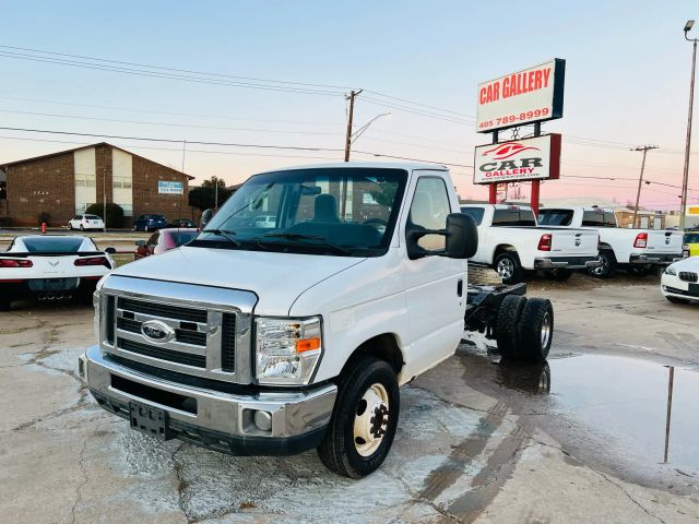 2009 Ford Econoline - Image 1