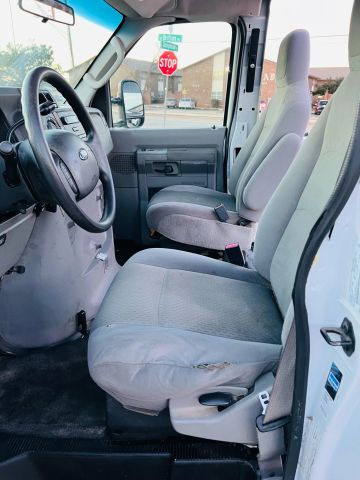 2009 Ford Econoline - Image 9