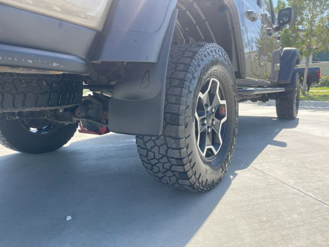 2020 Jeep Gladiator - Image 16
