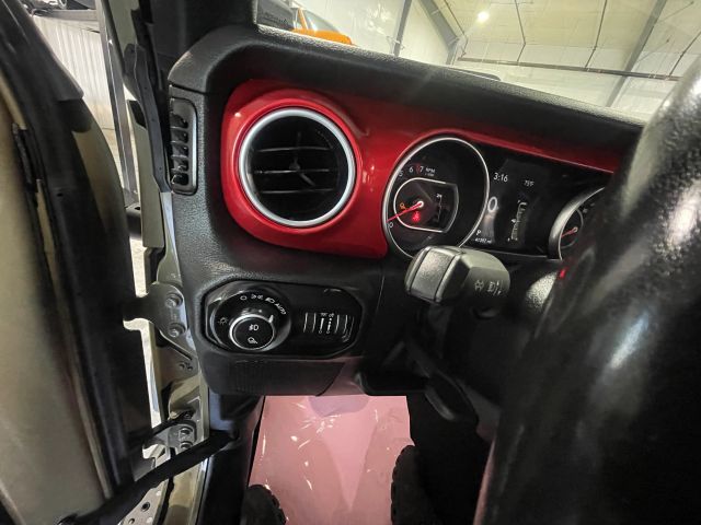 2020 Jeep Gladiator - Image 62