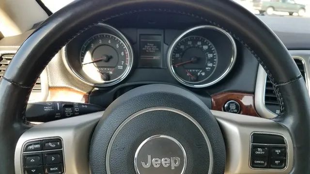 2011 Jeep Grand Cherokee - Image 11