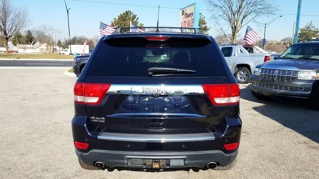 2011 Jeep Grand Cherokee - Image 4