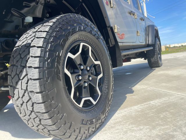 2020 Jeep Gladiator - Image 38